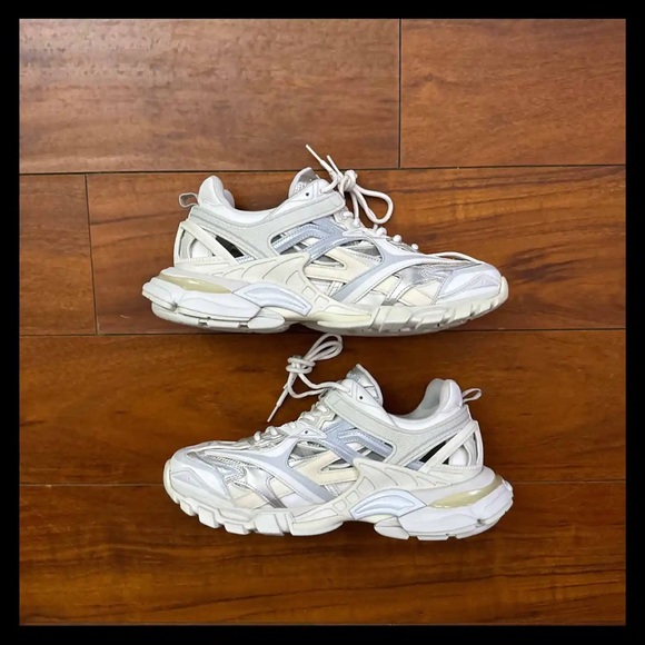 Track .2 Balenciaga - Picture 1 of 3